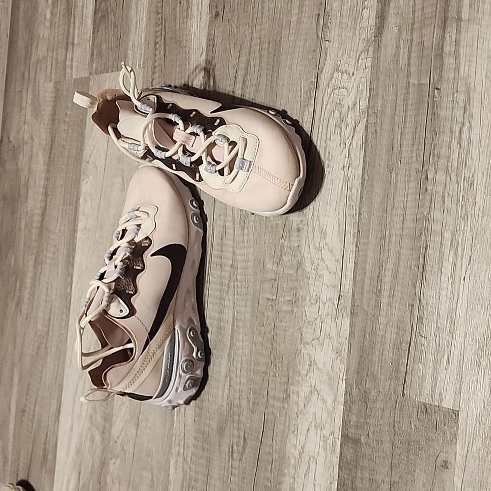 2019 React Element 55 SE "barely rose" womens size 5.5